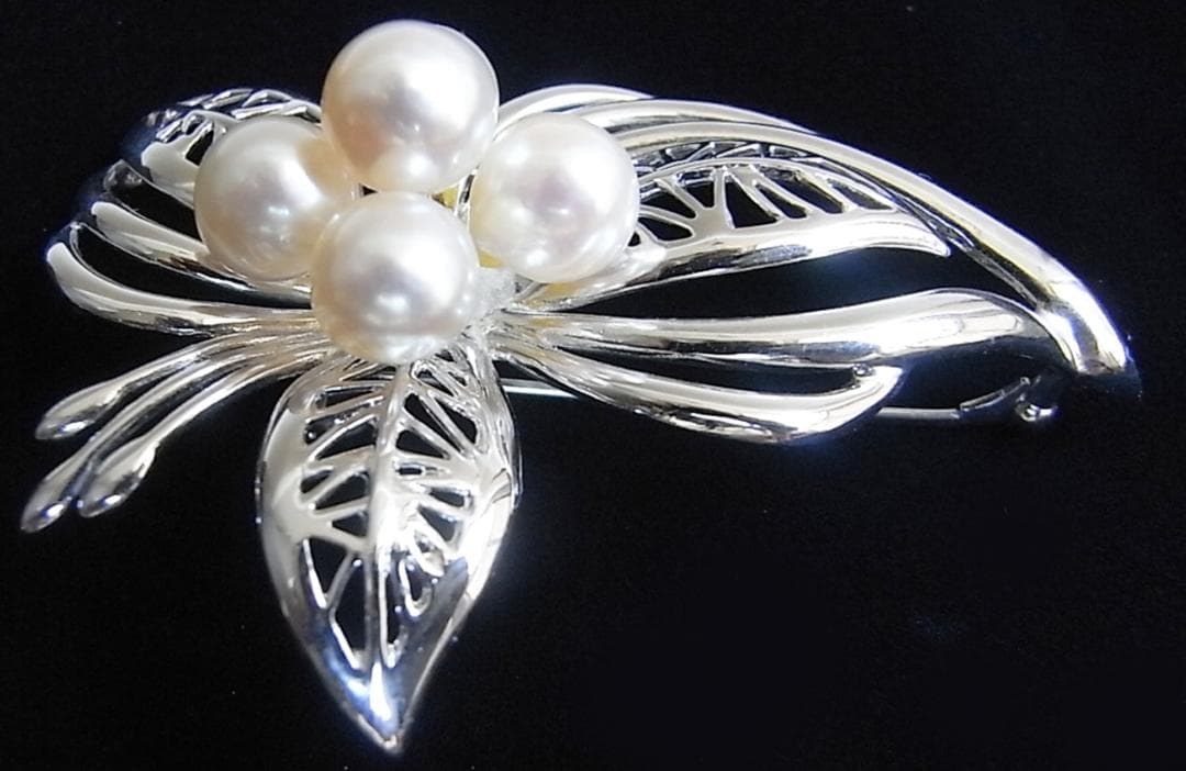 ★大粒８㎜珠・925シルバー(銀製)・本真珠（アコヤ真珠）ブローチ・新品★