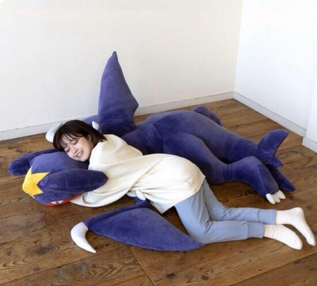 プレミアムバンダイ　等身大　 大きなガブリアスクッション