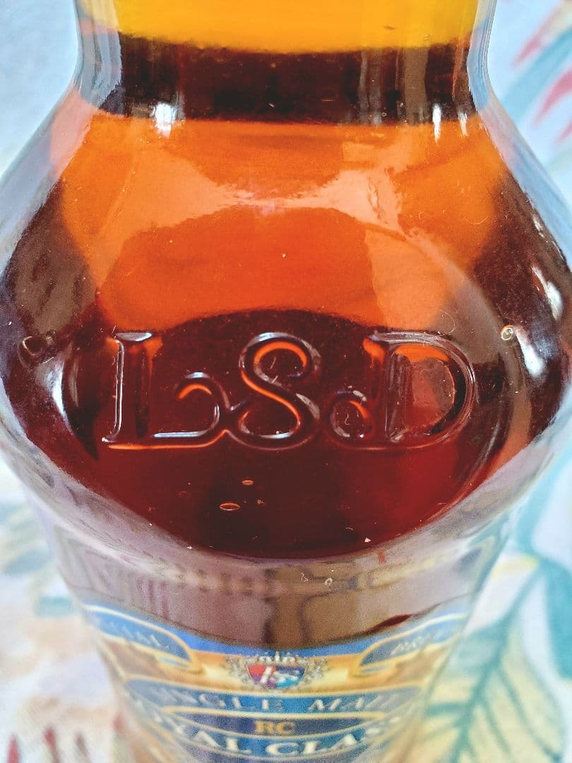 新疆省で購入した18年シングルモルトウィスキー700ml　40%