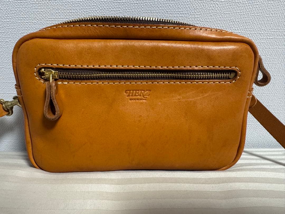 美品 HERZ レザーショルダーバッグ キャメル