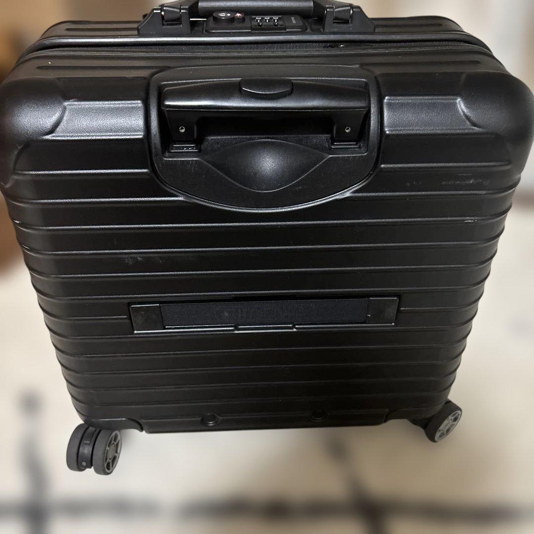 リモワ サルサデラックス 23L 機内持ち込み 4輪 TSAロック 前面スリーブ