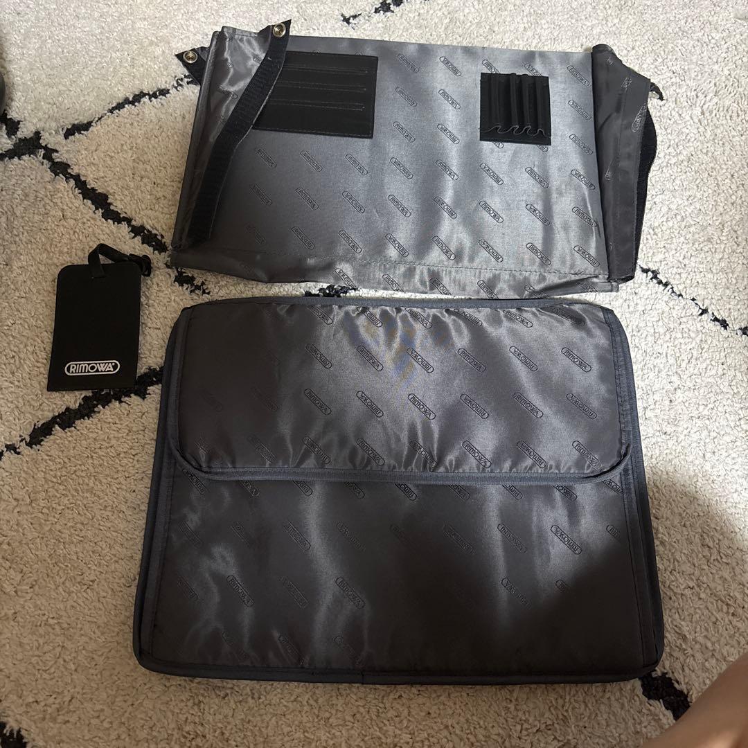 リモワ サルサデラックス 23L 機内持ち込み 4輪 TSAロック 前面スリーブ