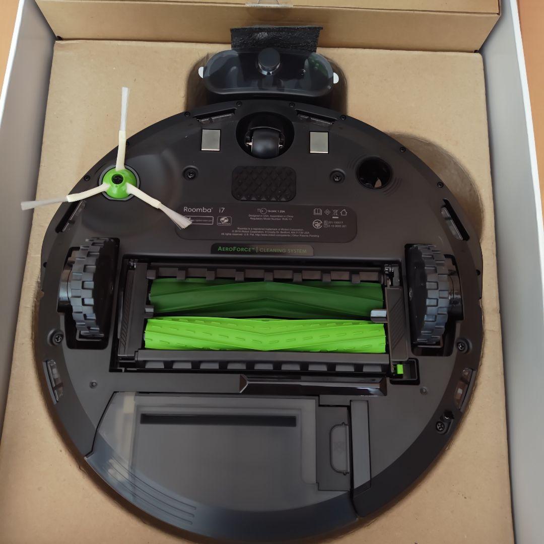 未使用品　iRobot Roomba i7 本体とクリーンベース