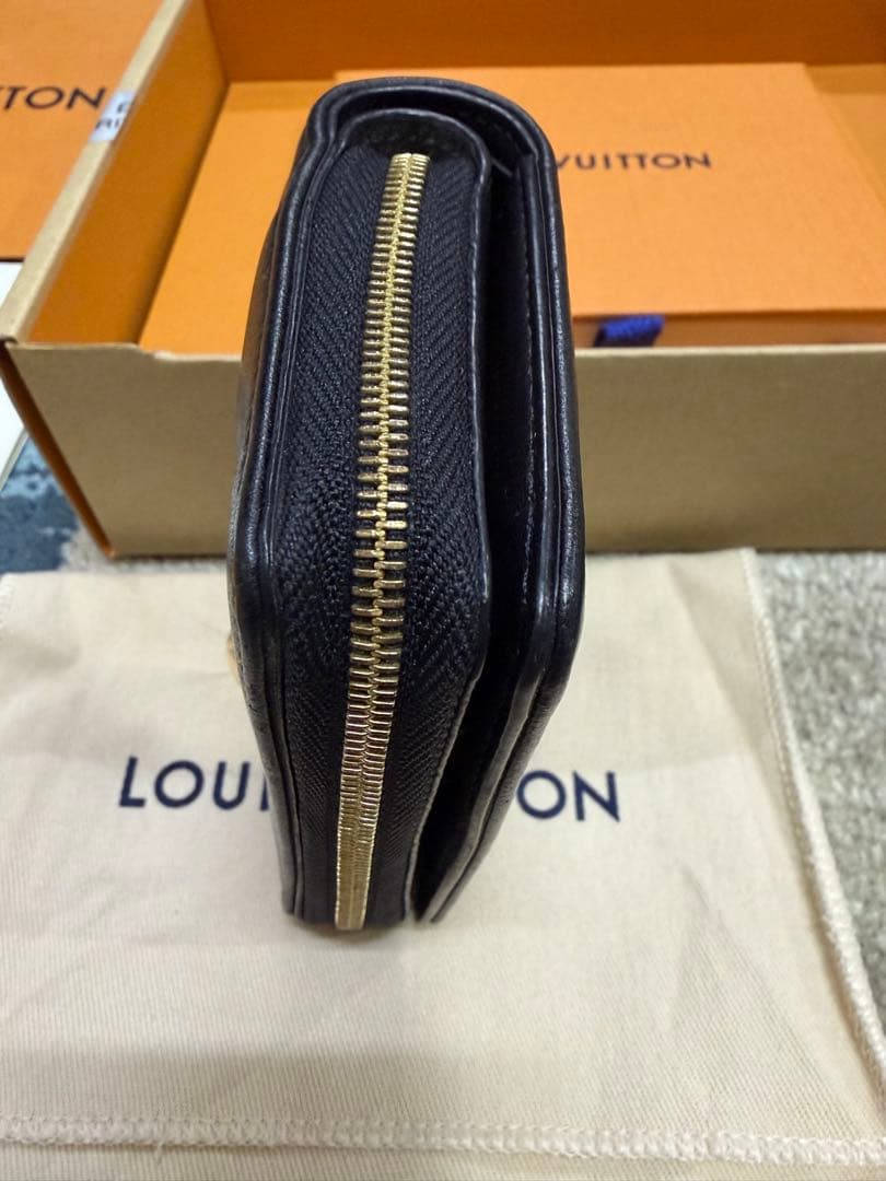 LOUIS VUITTON ポルトフォイユ・ルー