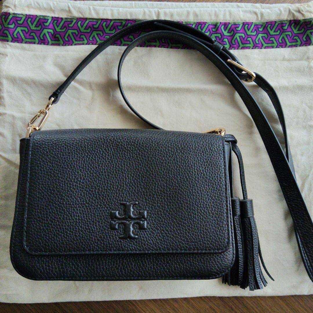 Tory Burch 黒 レザー ショルダーバッグ タッセル付き