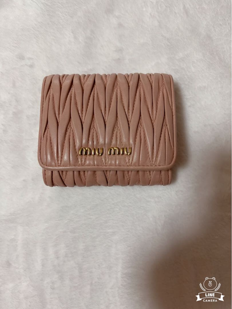 miumiu マテラッセ 三つ折財布 ピンク