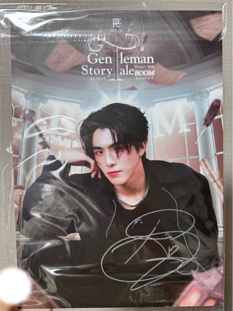 Boom Raveewitサイン入りポスター