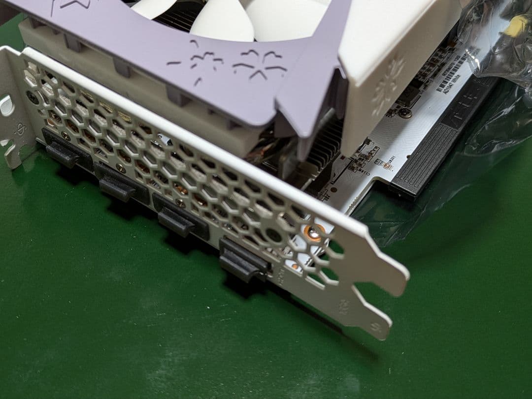 Yeston RTX4070 12GB 桜瞳 花嫁 動作OK