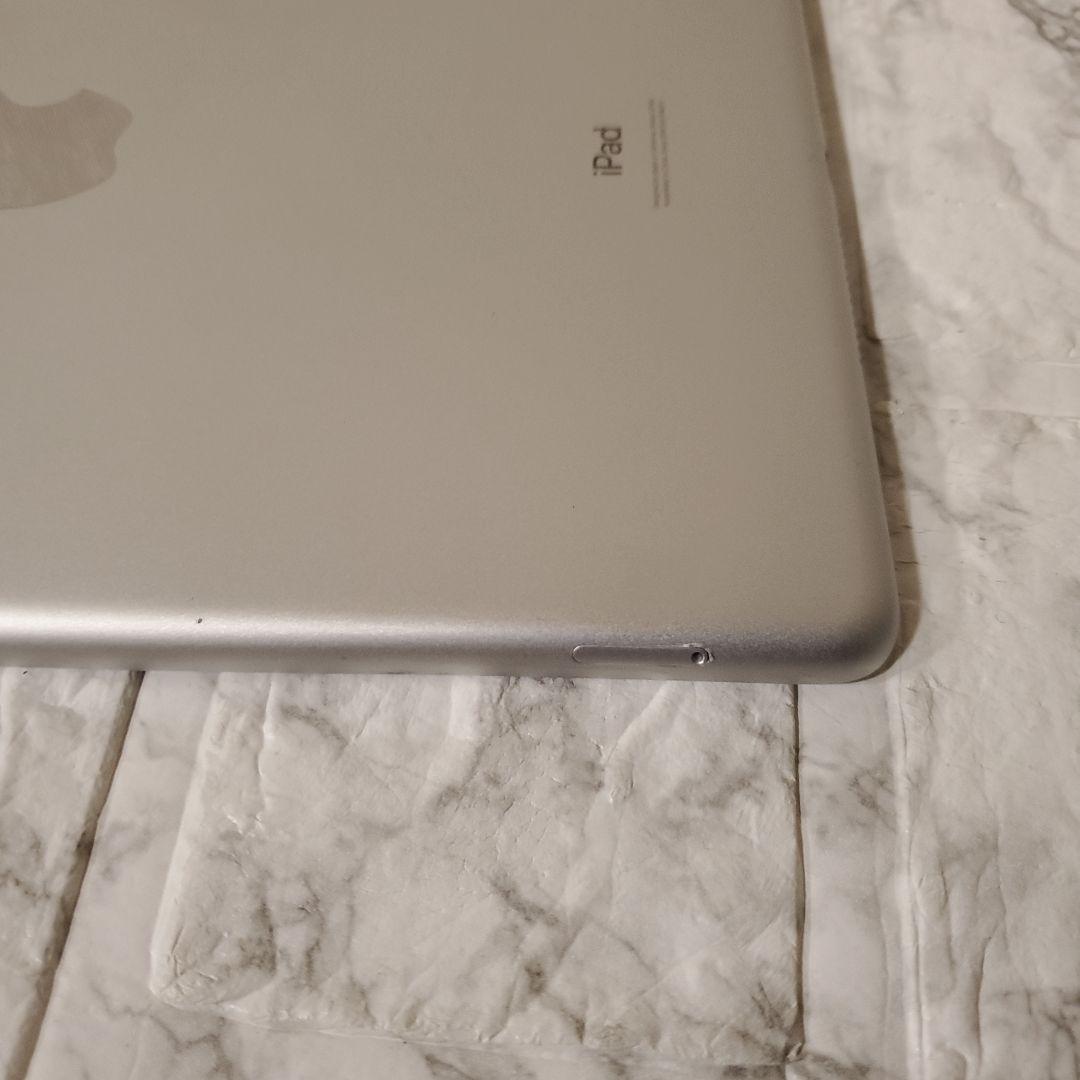 218 iPad 7世代 128GB SIMフリー シルバー