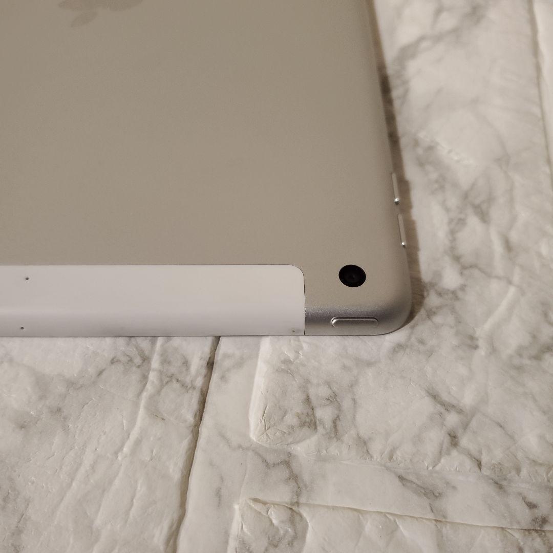 218 iPad 7世代 128GB SIMフリー シルバー