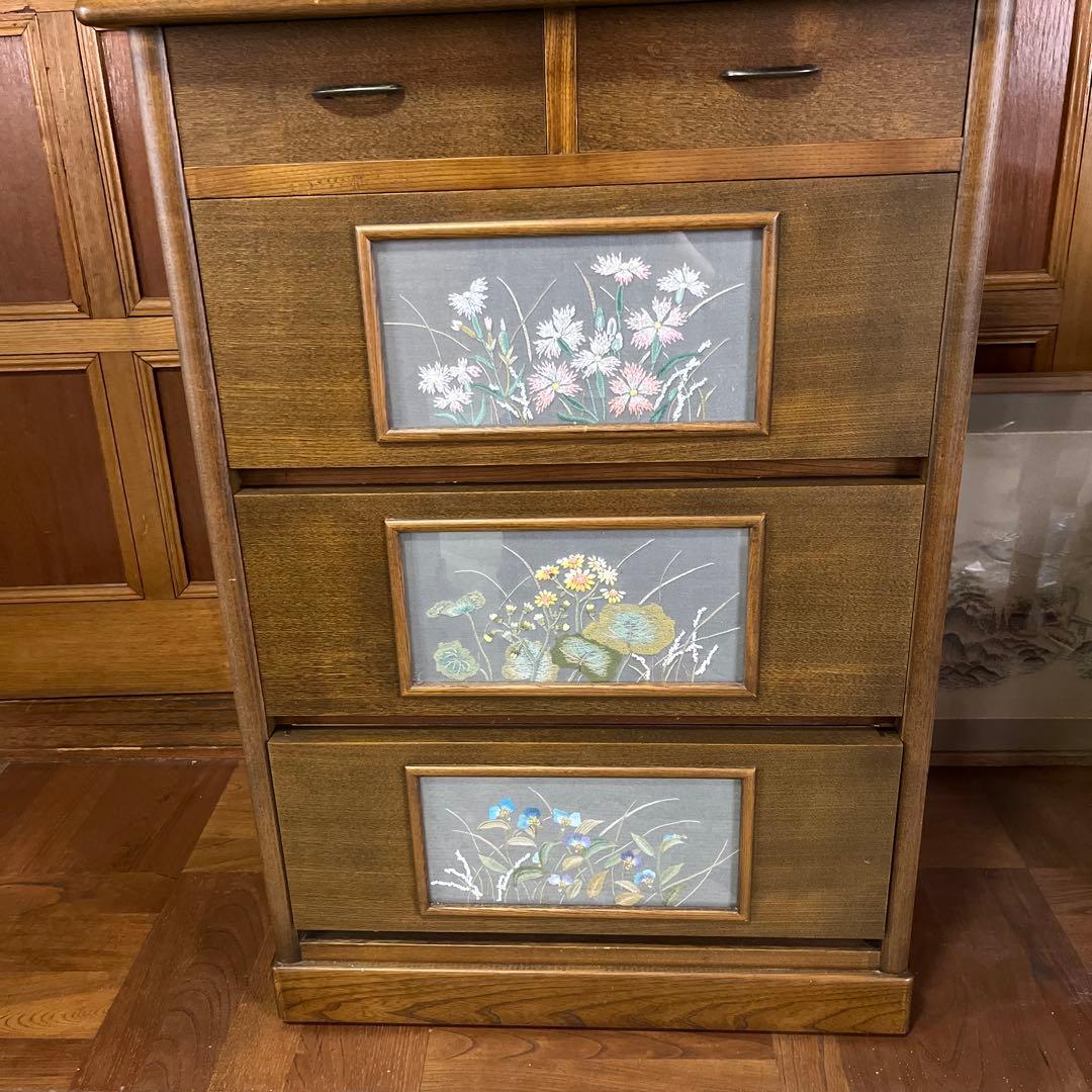 戸塚刺繍作品　クラシック木製チェスト 花柄装飾