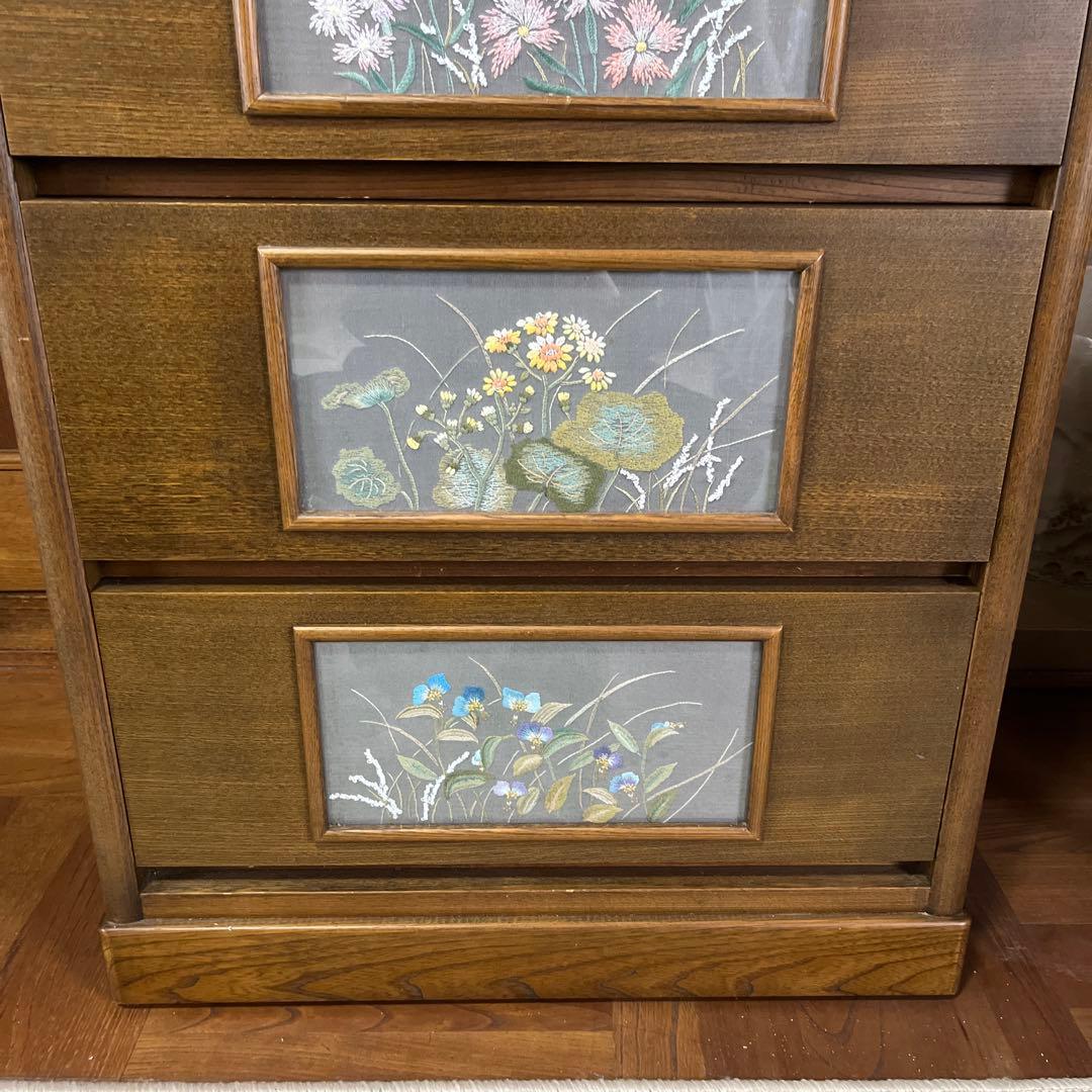 戸塚刺繍作品　クラシック木製チェスト 花柄装飾