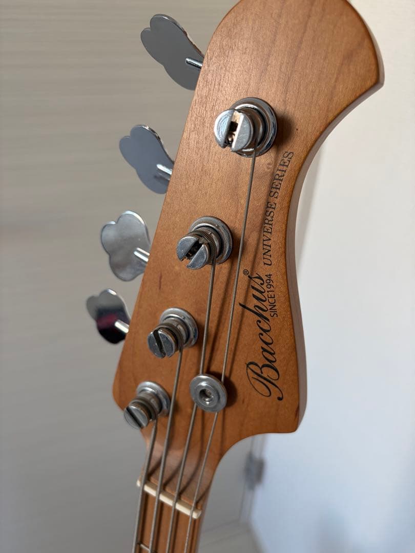 Bacchus Universe Series ジャズベースタイプ（レッド）