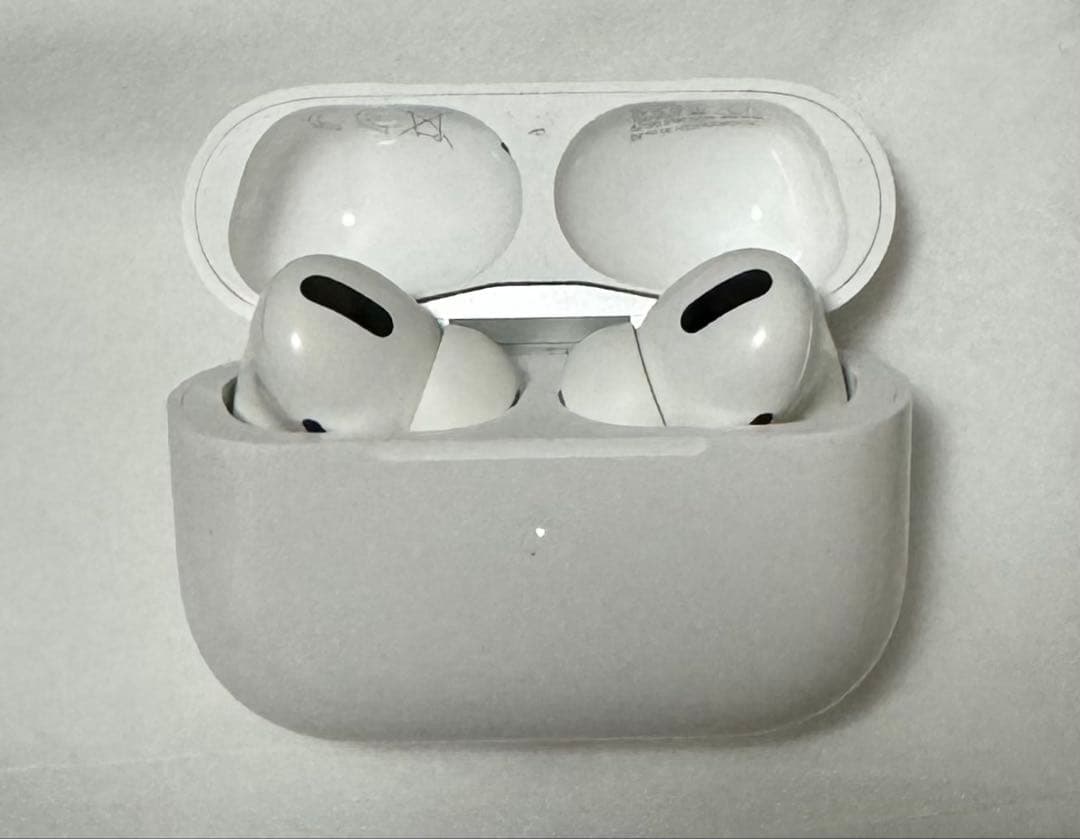 Apple AirPods Pro 充電ケース＋ライトニングケーブル2本付き