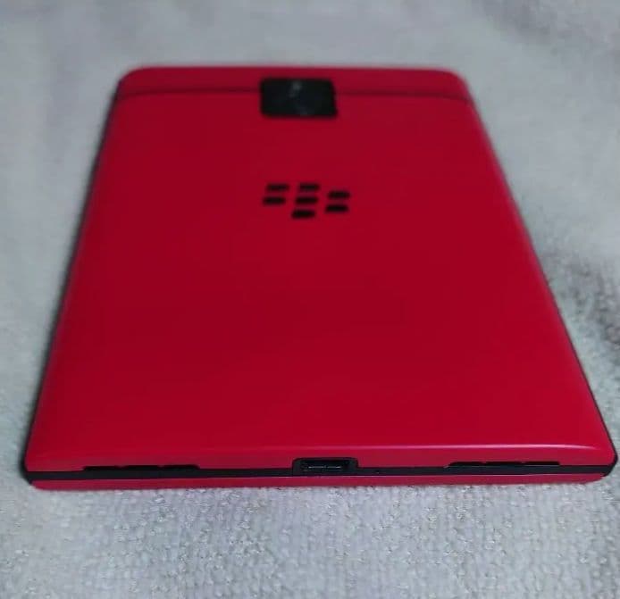 BlackBerry Passport レッド