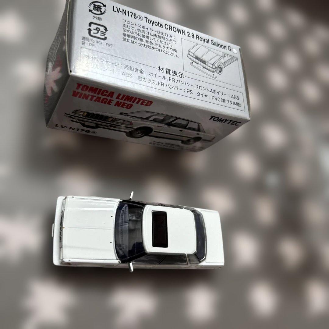 トミカ クラウン ハードトップ 1/64ロイヤルサルーンG、83年式2色セット
