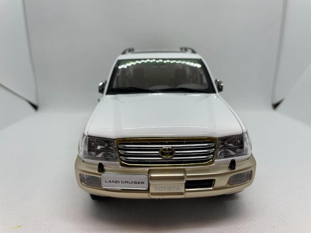 203-008 1/18 トヨタ ランドクルーザー LC100 ホワイト