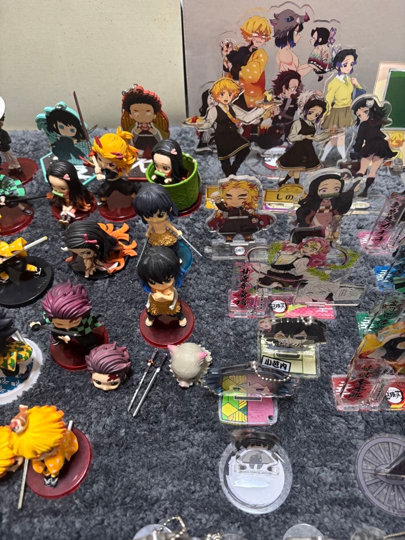 鬼滅の刃　フィギュア　アクスタ　ガチャ　グッズ　総数100点以上まとめ売り