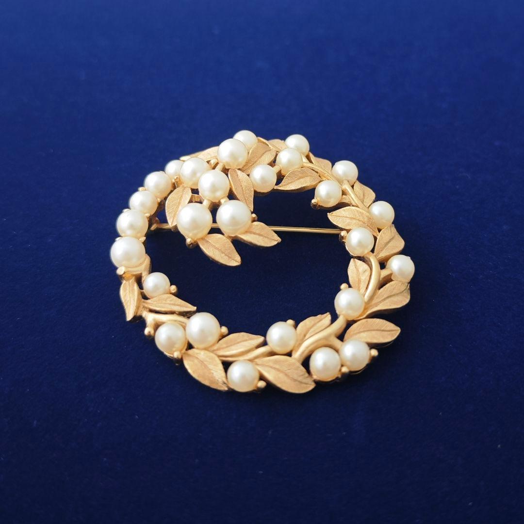 ヴィンテージtrifari パール＆リーフ　リースブローチ　crownトリファリ