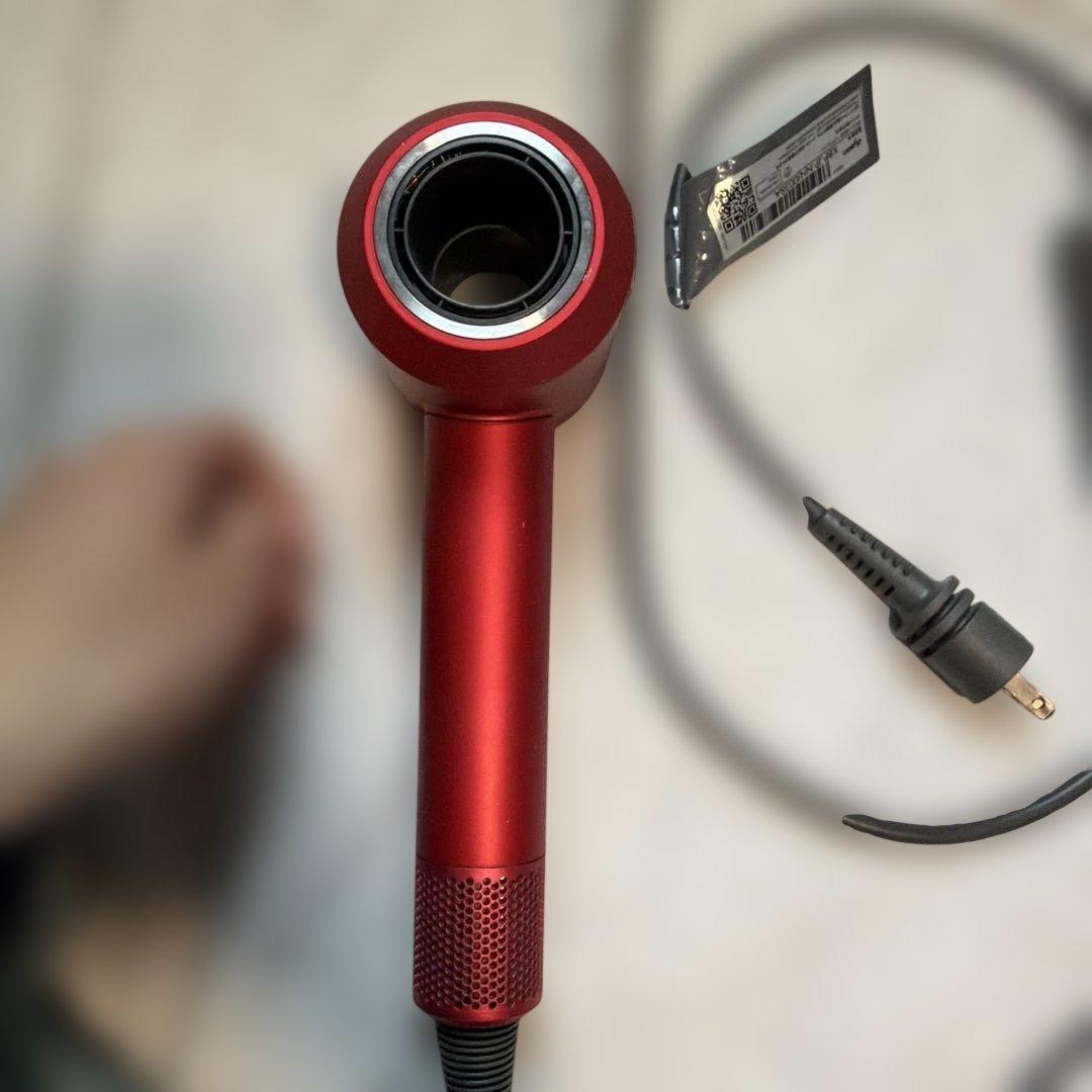 ダイソン　ドライヤー　赤