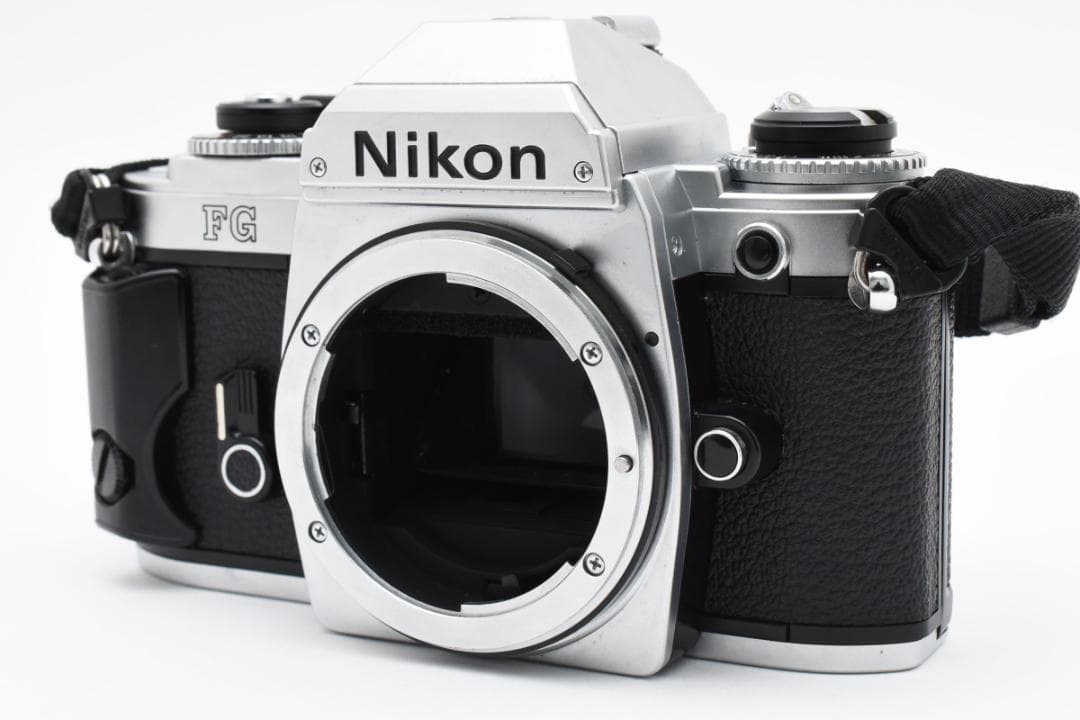 外観美品 NIKON FG シルバーフィルムカメラ　モルト新品交換済 M136