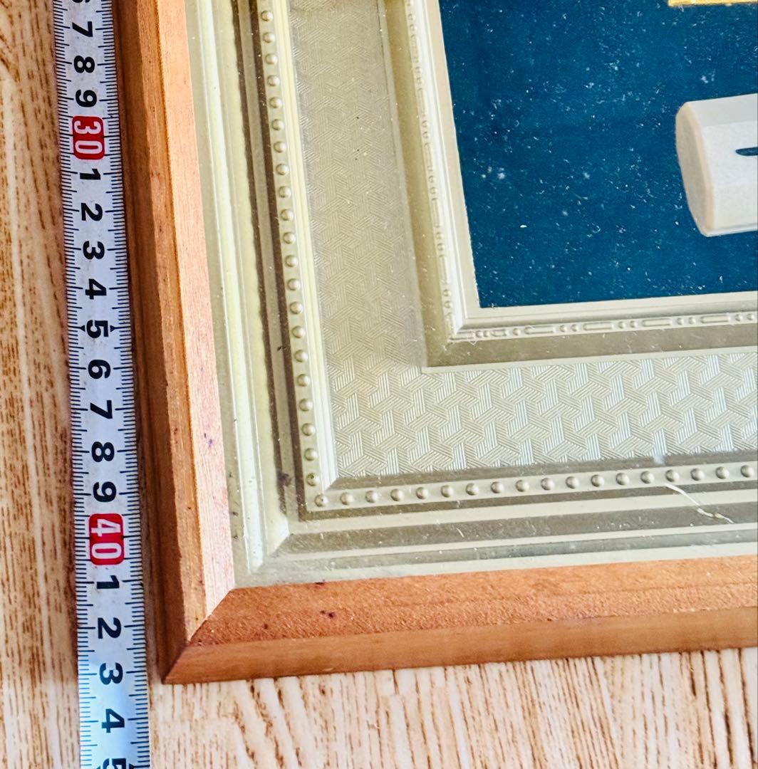 伝統的な日本の武具 鍔と刀のセット