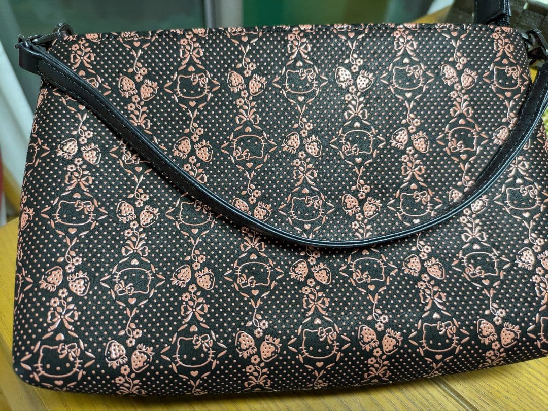 新品未使用！印傳屋ポーチ キティコラボ