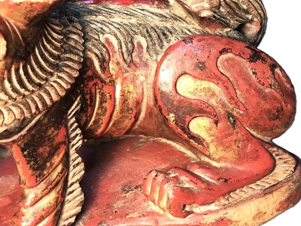 【 木彫金朱漆塗玉獅子 】　江戸時代