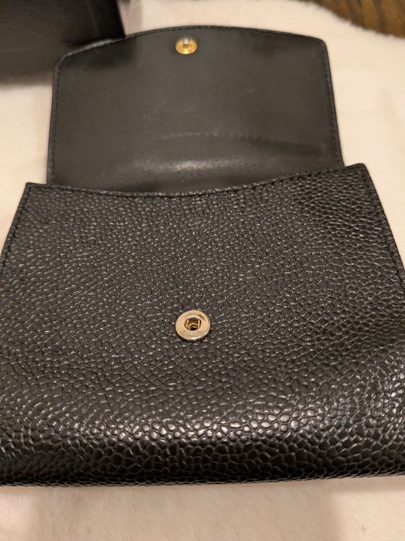 美品✨️CHANEL キャビアスキン 二つ折り財布 ブラック コンパクト 箱付