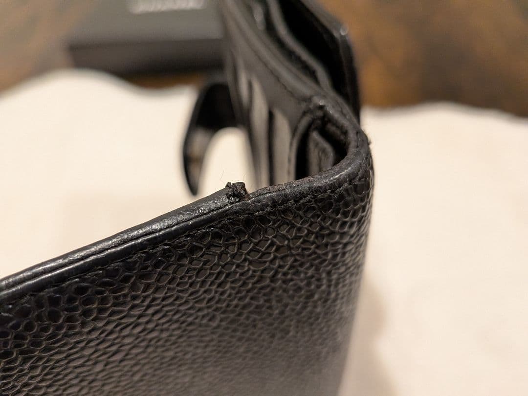 美品✨️CHANEL キャビアスキン 二つ折り財布 ブラック コンパクト 箱付