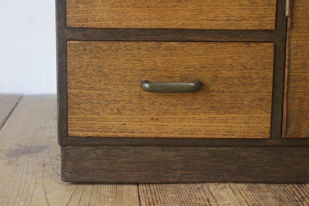 レトロ 小振り キャビネット 戸棚 引き出し 抽斗 3杯 収納 左右非対称 木製