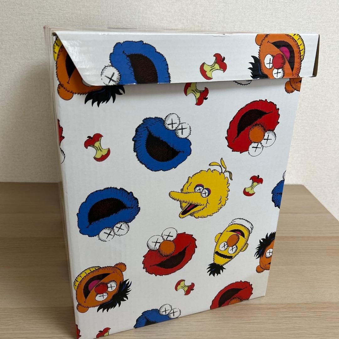 KAWS セサミストリート　UNIQLO ぬいぐるみ