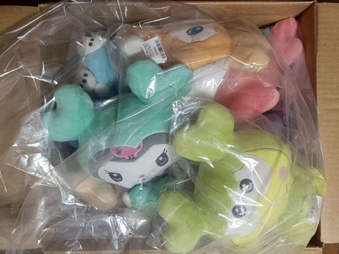 【美品】TWICE LOVELYS×SANRIOポケットBIGぬいぐるみ 全種