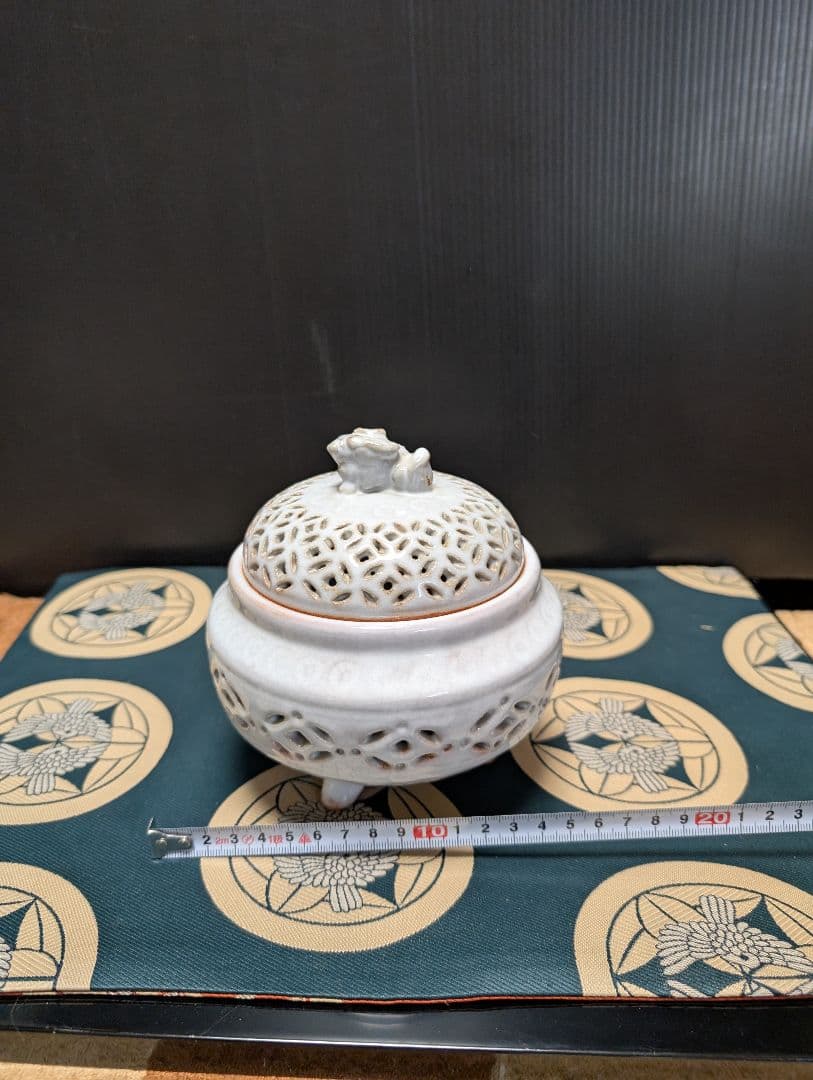 陶器、白磁香炉、貴重品