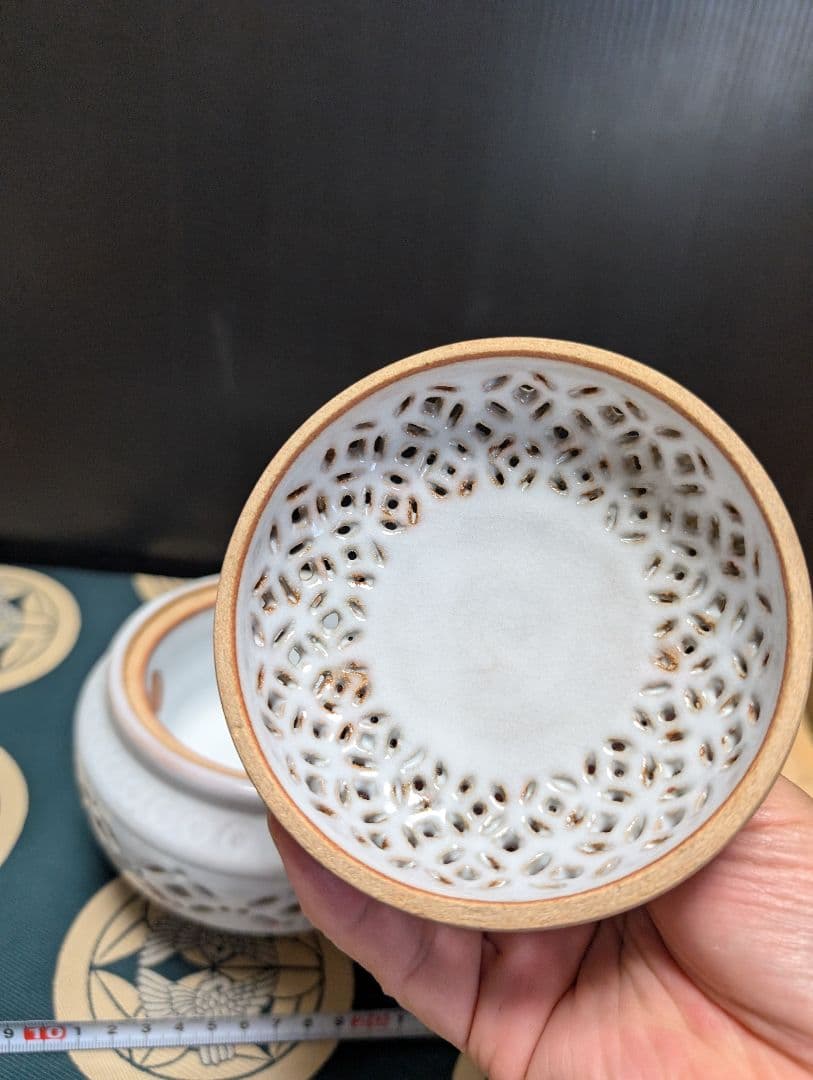 陶器、白磁香炉、貴重品