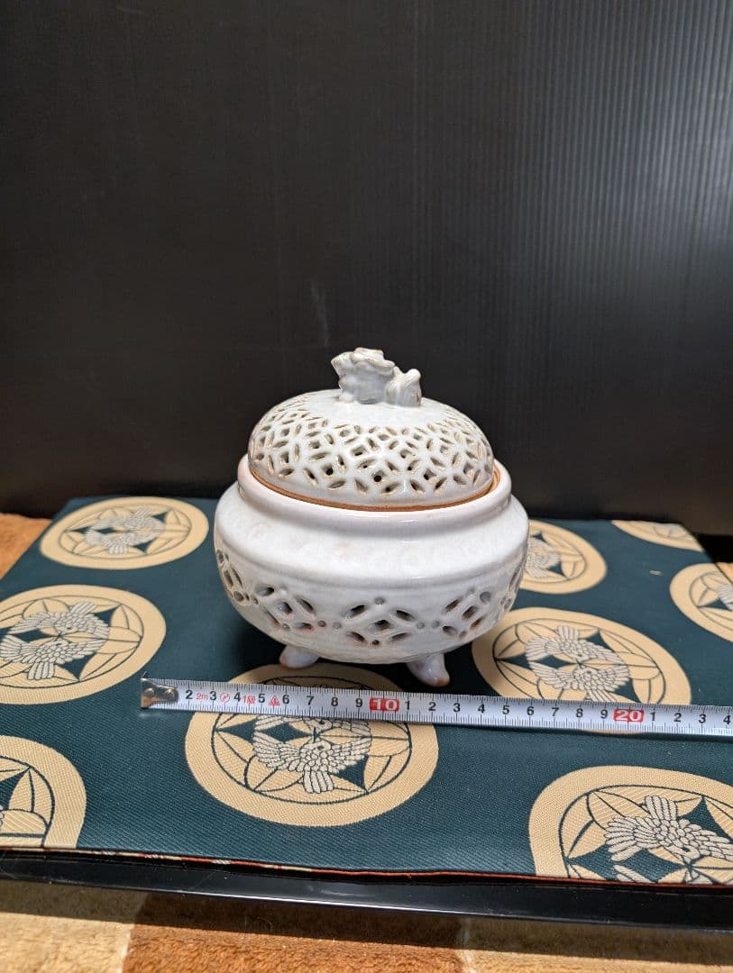 陶器、白磁香炉、貴重品