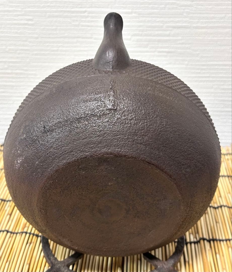 昭和期造、未使用品　南部勝清堂　１８型アラレ　鉄瓶　南部鉄瓶　南部鉄器　鉄瓶
