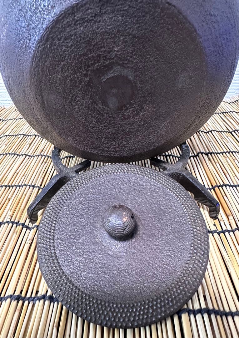 昭和期造、未使用品　南部勝清堂　１８型アラレ　鉄瓶　南部鉄瓶　南部鉄器　鉄瓶