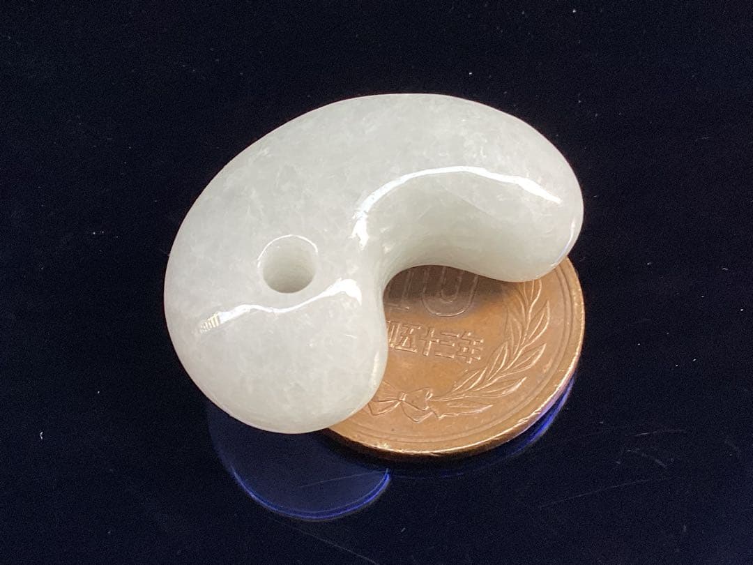 ✳40万円以上の勾玉‼️糸魚川翡翠*本物硬玉　お守りにアイスジェイド氷紋様　鑑別書