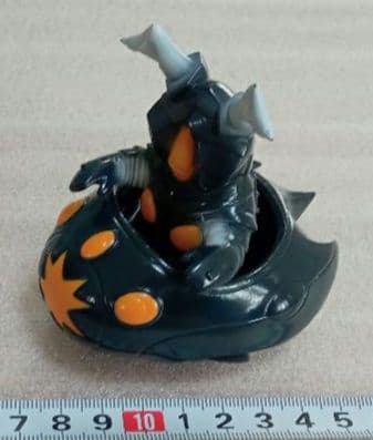 ⭕️【入手困難/廃版】✡️怪獣レーサーズゼットン＆UFO(黒成型/白オレンジ塗装