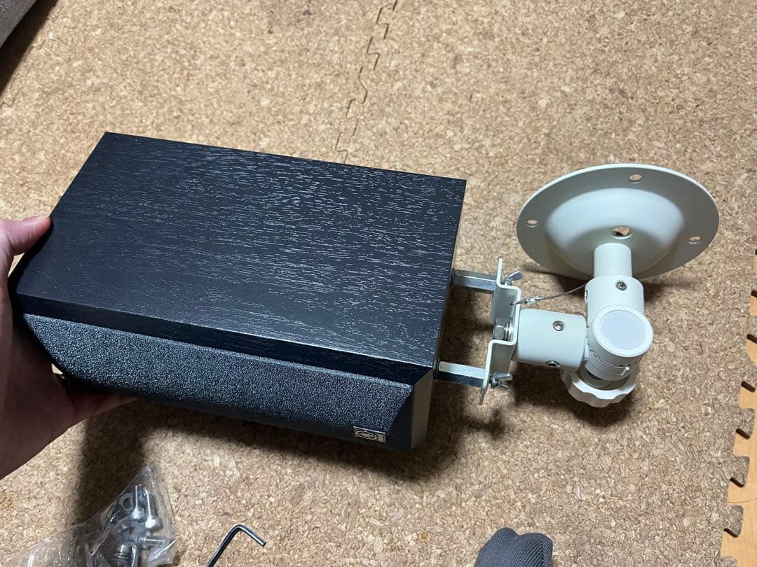 ヤマハ　NS-B210と、オンキョーの天吊セット