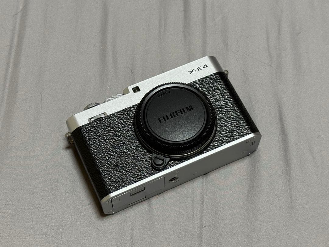FUJIFILM X-E4 シルバー本体➕レンズ 2個