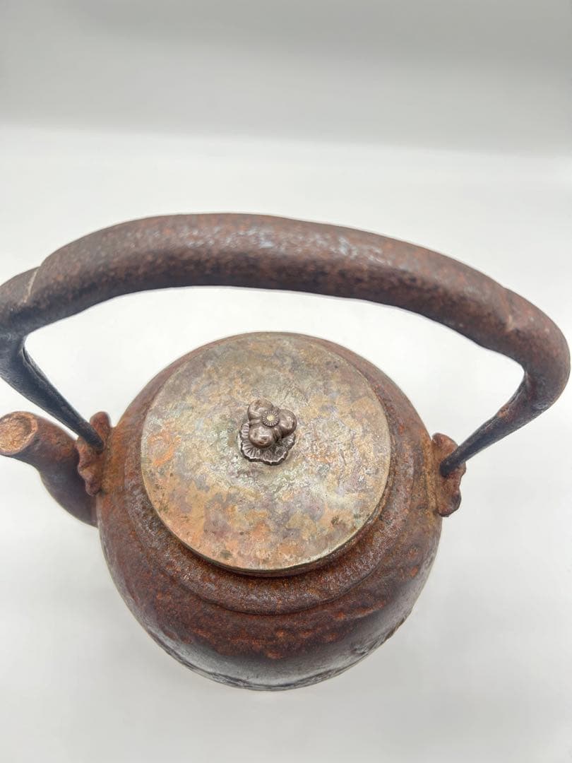 鉄瓶 装飾的な彫刻 容量2500水漏れ無