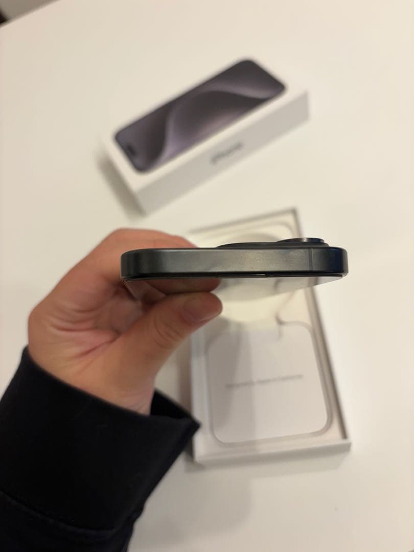 【美品】iPhone 15 Pro 256GB／国内版SIMフリー