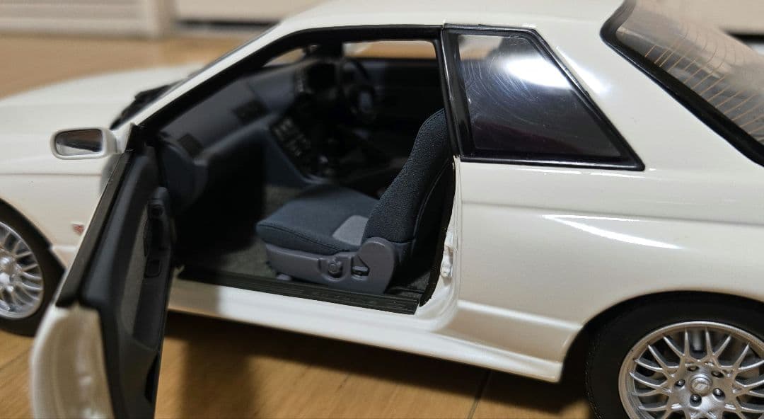 京商 1/18 スカイライン GT-R BNR32 V-SPECⅡ ホワイト