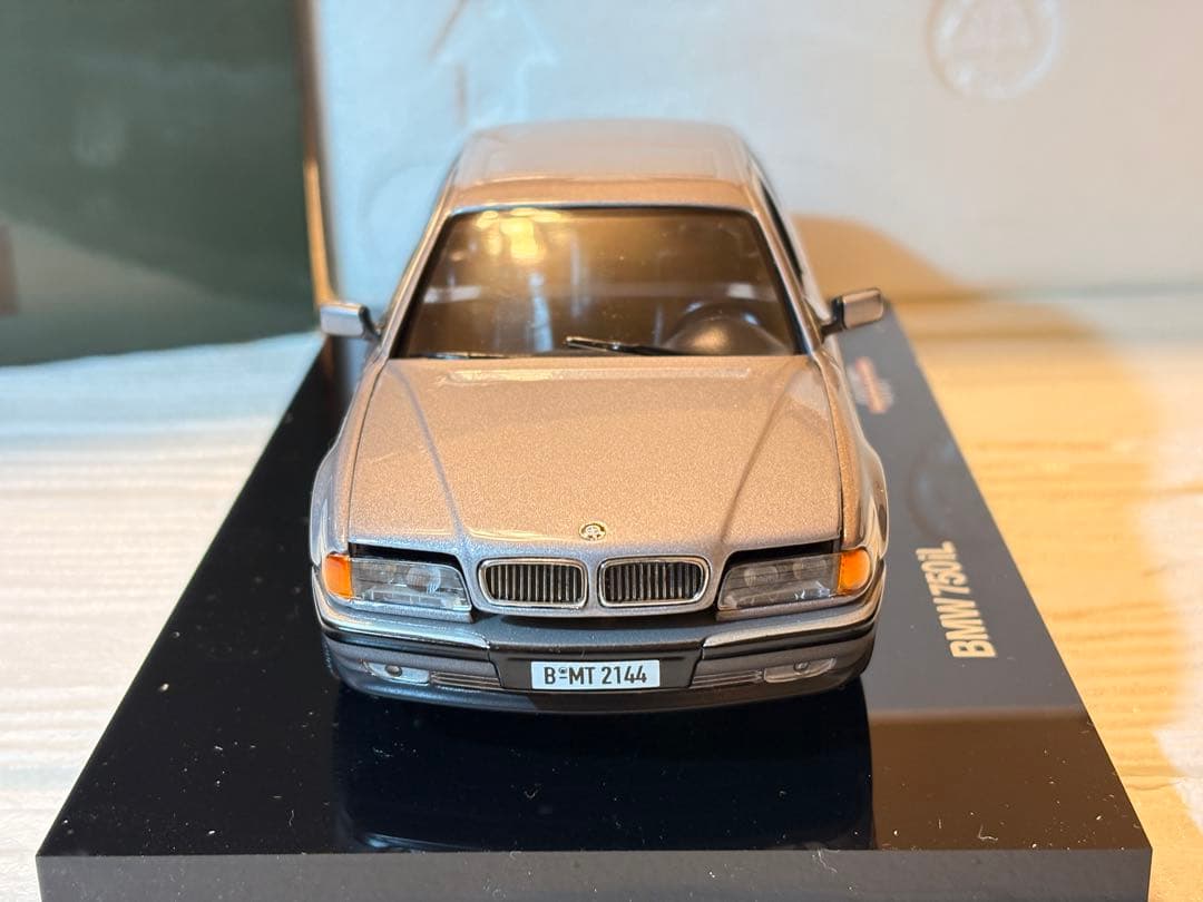 BMW 750iL 1/24 007 ジェームズボンド トゥモロー・ネバー・ダイ