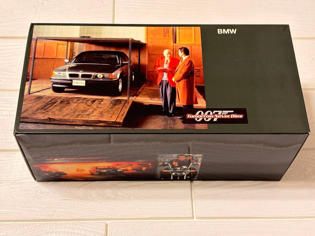 BMW 750iL 1/24 007 ジェームズボンド トゥモロー・ネバー・ダイ