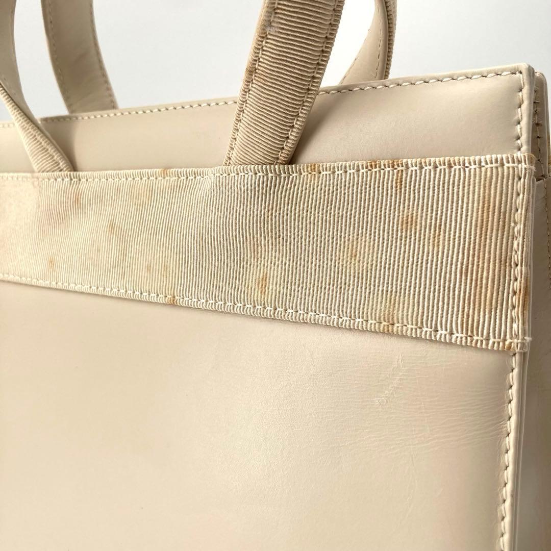 サルヴァトーレフェラガモ ヴァラ 2way レザー ハンドバッグ オフホワイト