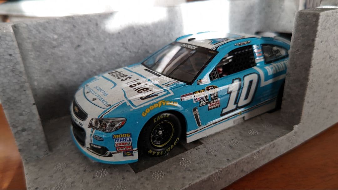 ダニカ・パトリック NASCARのミニカー 2016年