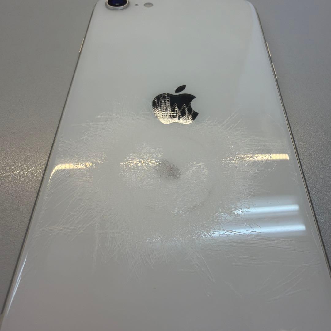 iPhone SE3 64GB スターライト 85% 背面傷大 機能不良無し